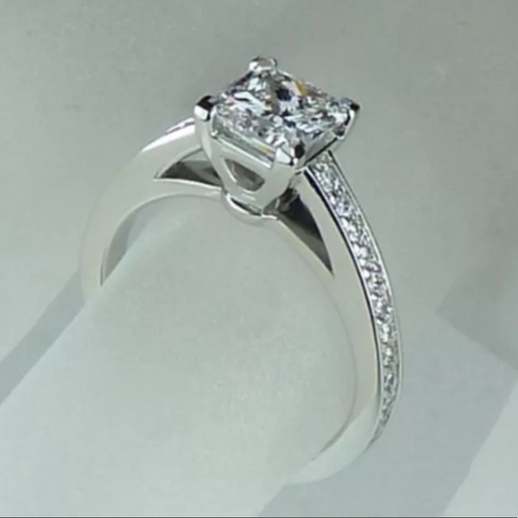 NEW💍925 STERLING SILVER DIAMOND ENGAGEMENT RING, CUTE RING, SHINY RING. - Picture 5 of 6